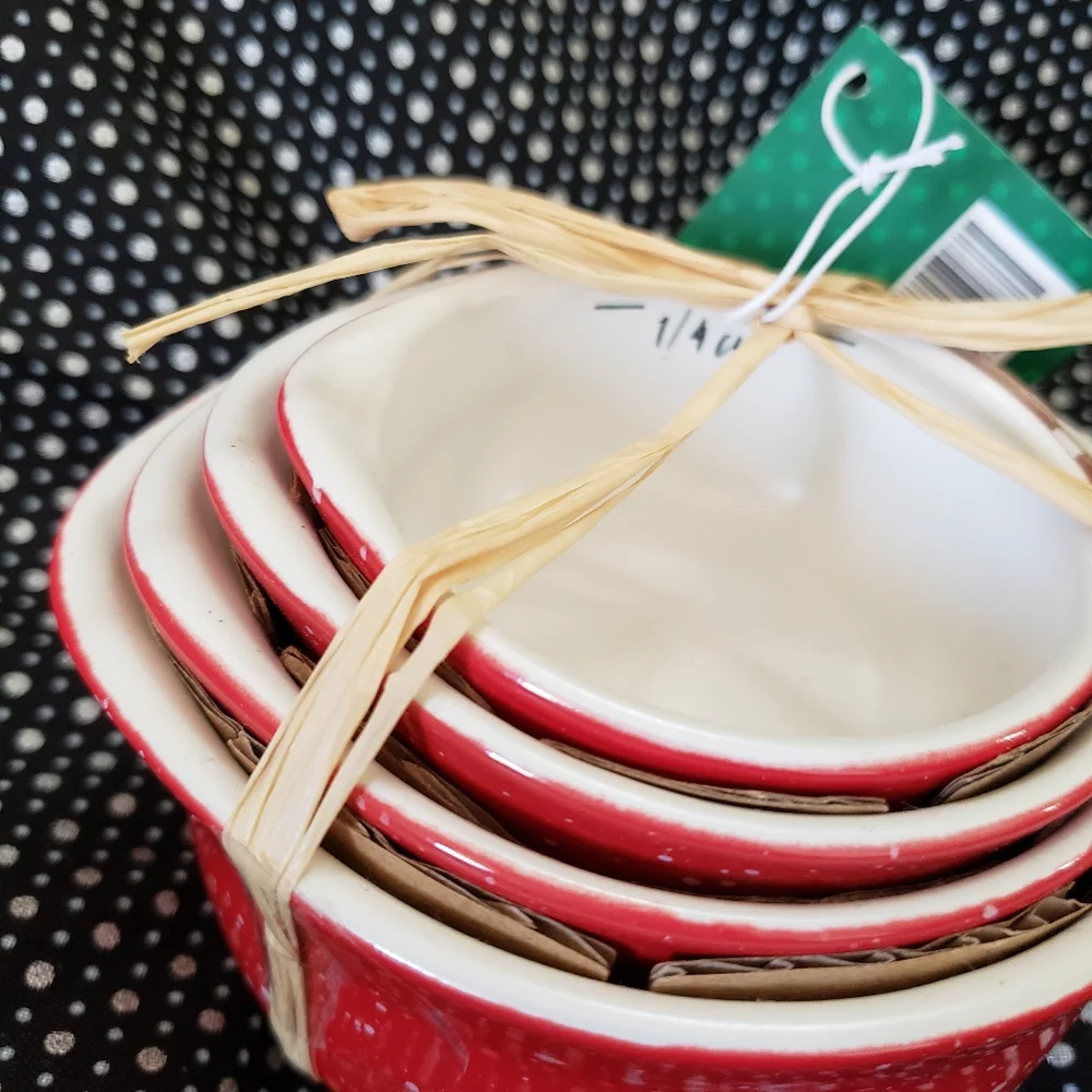 Christmas Measuring Cups Set Of 4 New